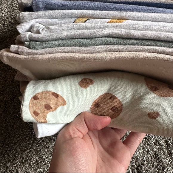 BUNDLE of 14 Carters Short Sleeve Assorted Baby Onesies Bodysuits - Picture 3 of 6